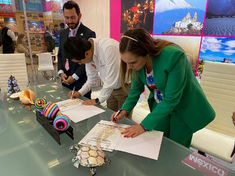 Atenea Gómez firmó Acuerdo de Hermanamiento con el Pueblo Mágico de Chignahuapan