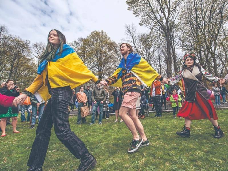 Mandos de EU, en Kiev; piden a Rusia negociar