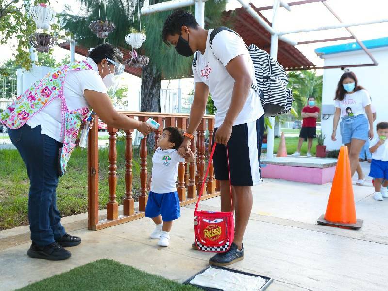 Más de 250 mil estudiantes regresaron a clases en Quintana Roo