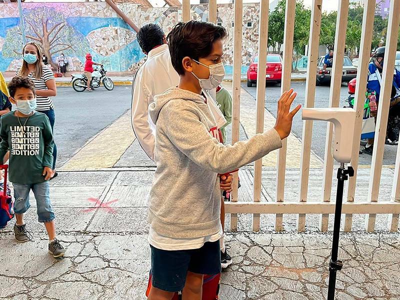 Implementan dispositivos de vialidad para mayor seguridad de los estudiantes