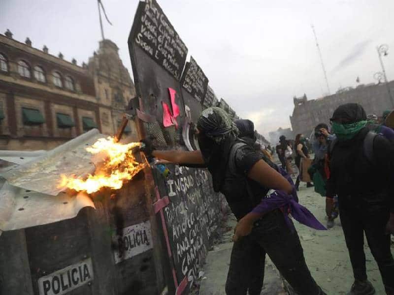 Vinculan a proceso a activistas feministas; familiares denuncian tortura