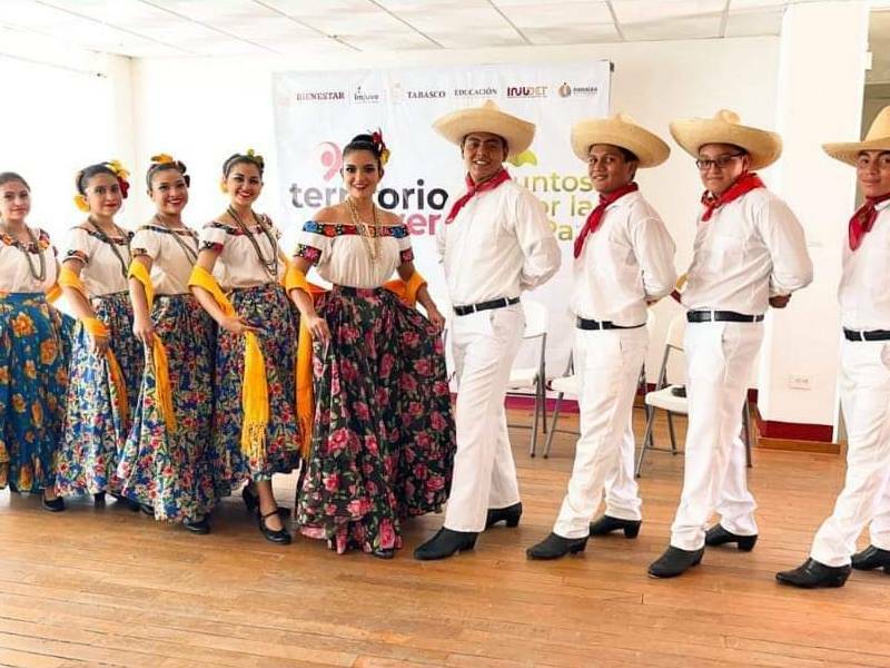 Presentación del Ballet Folclórico Infantil Yuunkin