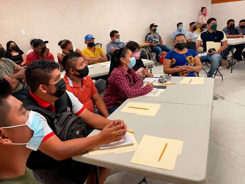 Capacitan a servidores turísticos ante próxima llegada del Tren Maya y nuevo aeropuerto