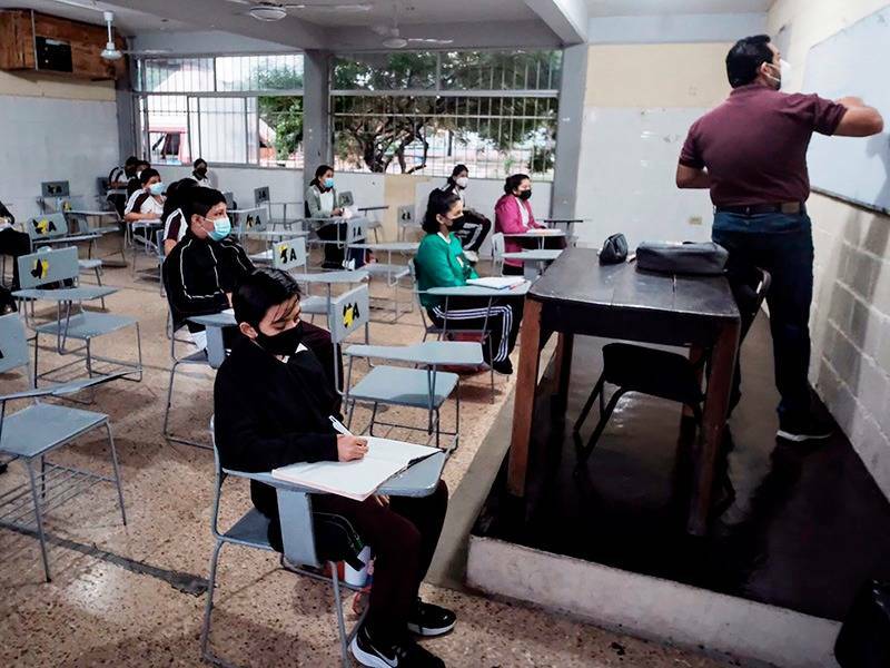 Padres de familia rechazan propuesta de desaparecer grados escolares en nivel básico