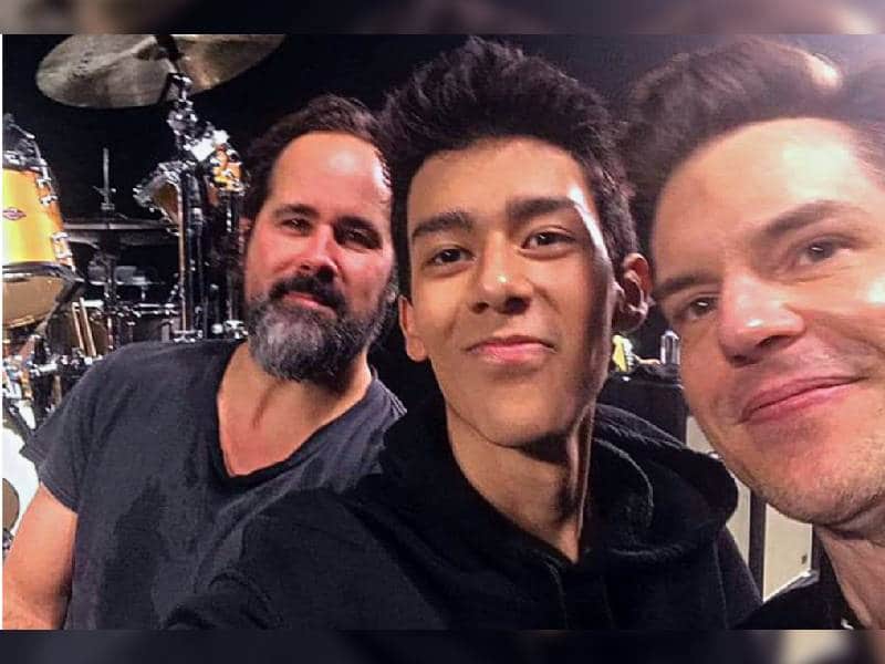 ¿Quién es Roberto? el joven que acompaño en la batería a The Killers