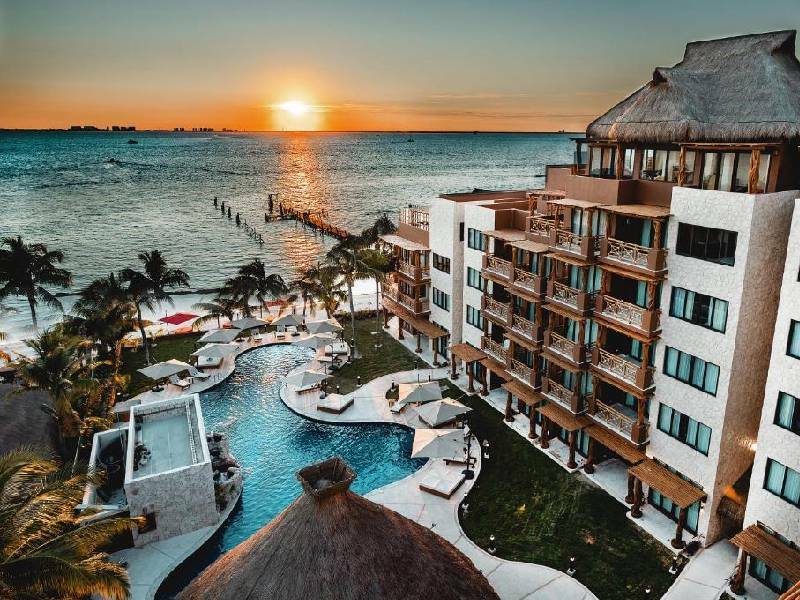Van por hotel de 398 habitaciones y 71 mdd en Isla Mujeres