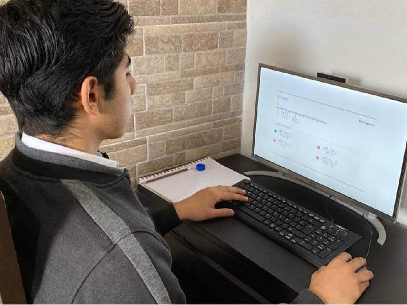 Facilitan a tutores inscripciones en línea