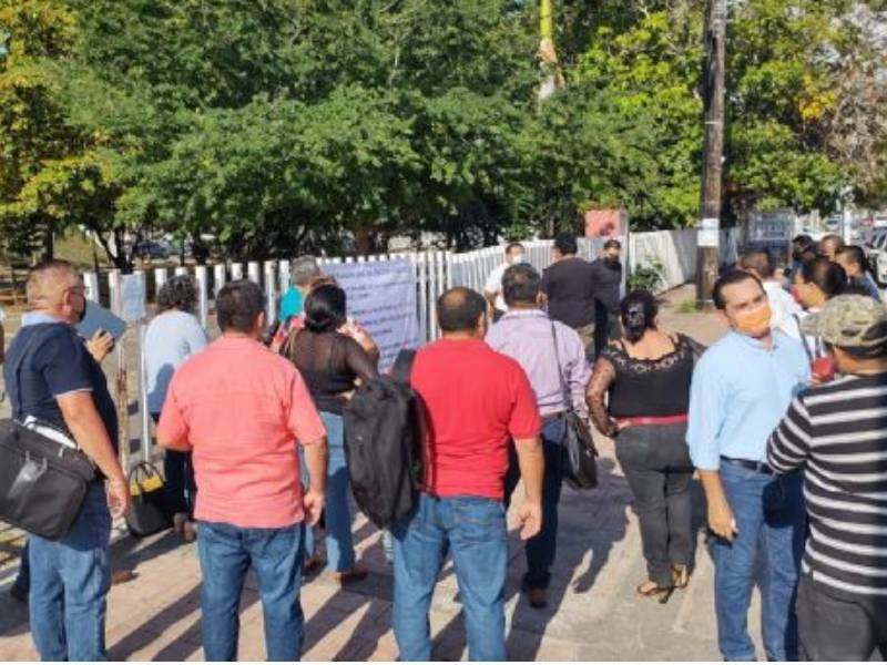 Docentes se manifestaron ante la Secretaría de Educación de Quintana Roo