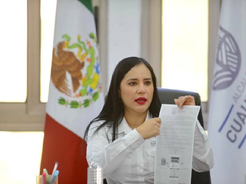 Prohíben a Sandra Cuevas tomar avión a Orlando