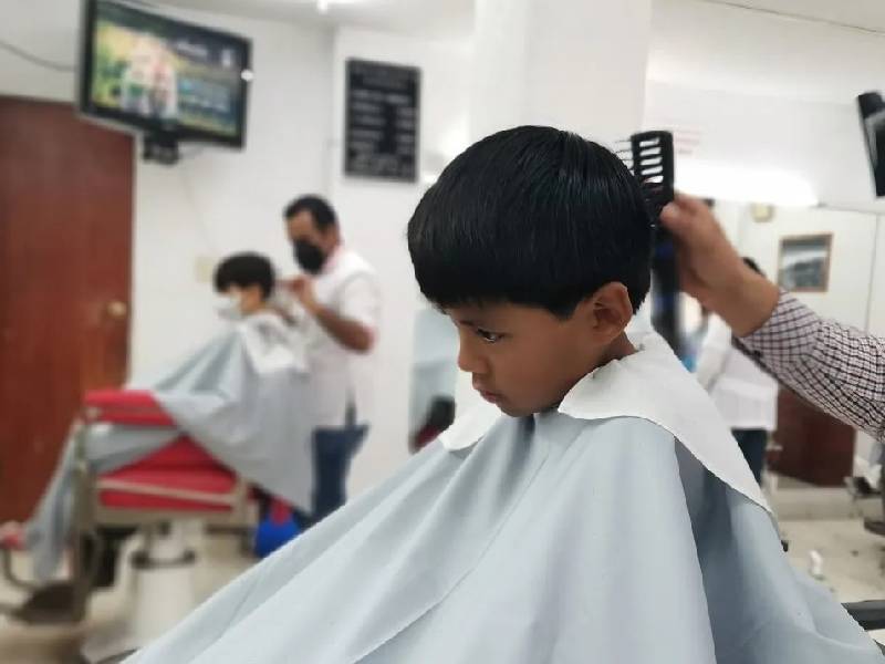 ¡Lo logró! Estudiante de secundaria gana amparo en contra del casquete corto