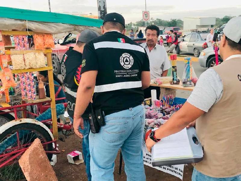 Notificarán a negocios que invaden la vía pública