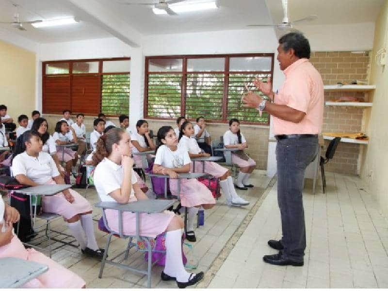 Piden que los profesores trabajen medio turno en sábado