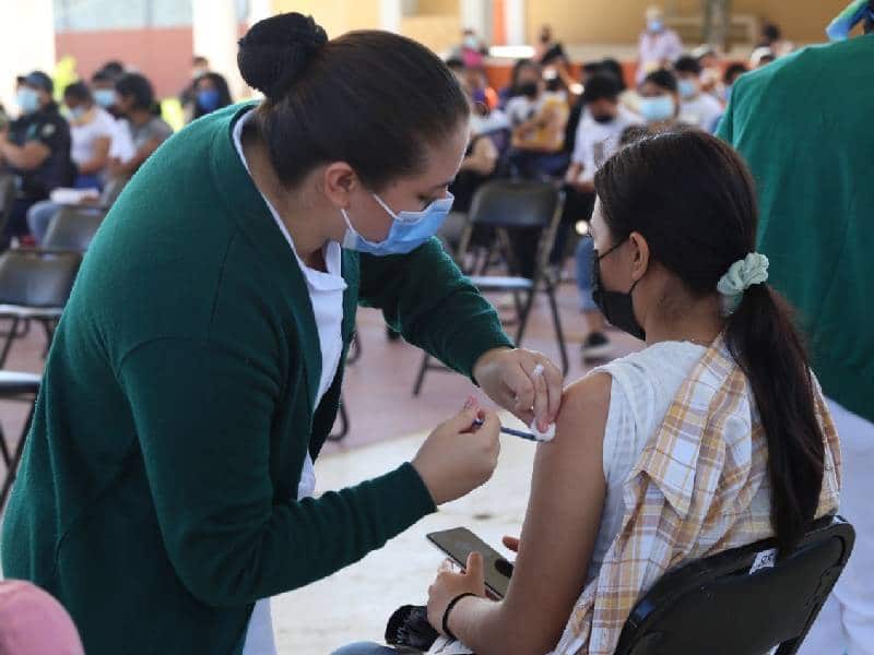 Arranca vacunación contra Covid-19 para adolescentes