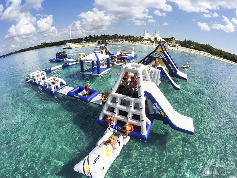 Batean proyecto de divertimiento inflable en Cozumel
