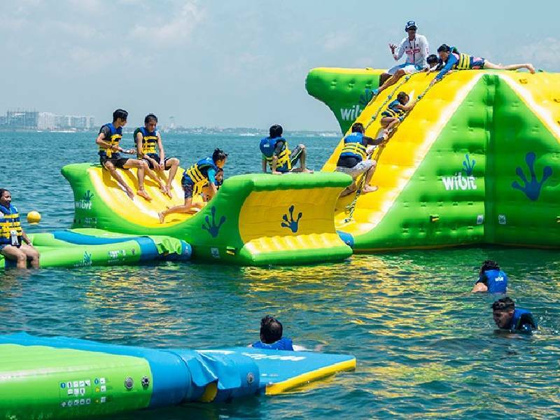 Rechazan parque de inflables en Cozumel