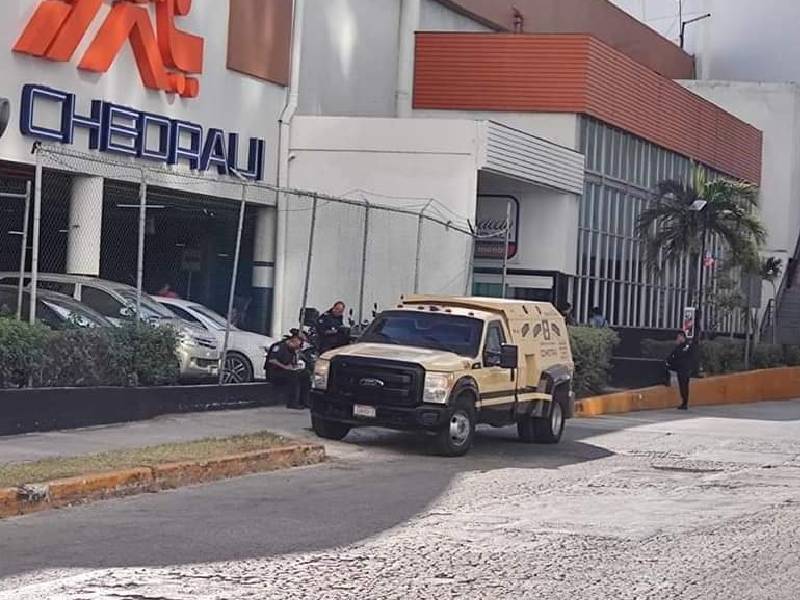 Video. Difunden al custodio como se lleva los millones en Cancún