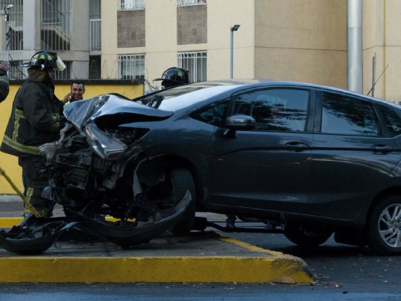 Joven viaja hasta otro estado para recuperar su auto robado; lo choca