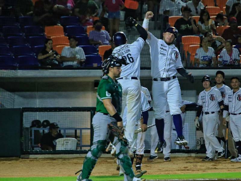 Tigres supera 6-2 a Olmecas para asegurar serie en casa