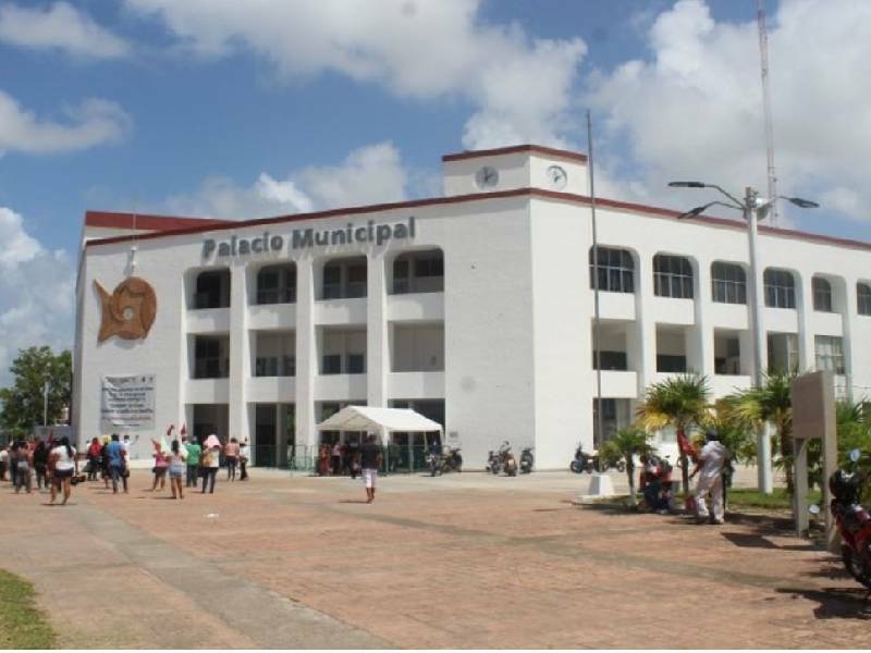 Trabajadores del ayuntamiento de Othón P. Blanco recibirán bonos económicos