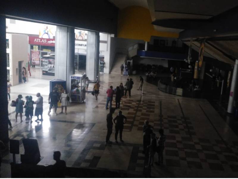 Reportan apagón en varias zonas de Cancún