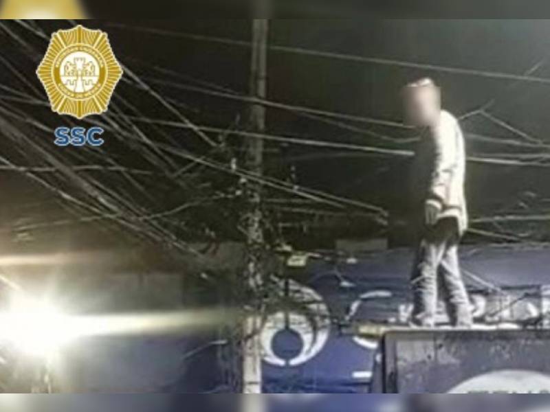 Policías evitan suicidio en el metro