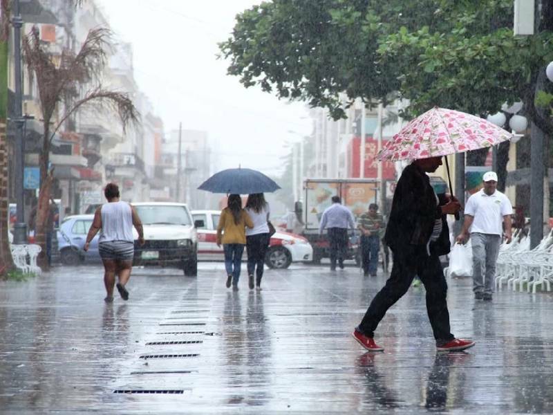 Lluvias preparan a los habitantes para llegada de algún huracán
