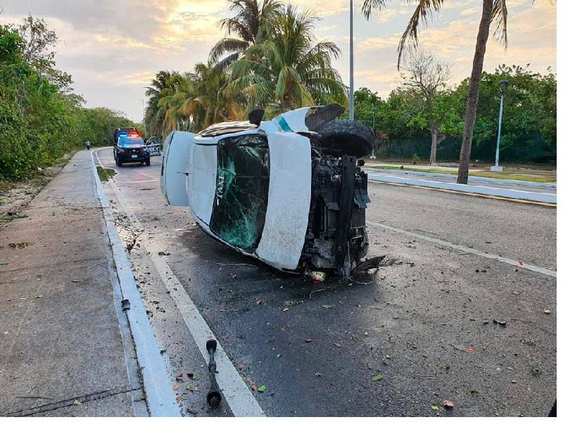 Aparatosos accidentes en el bulevar Kukulcán por exceso de velocidad