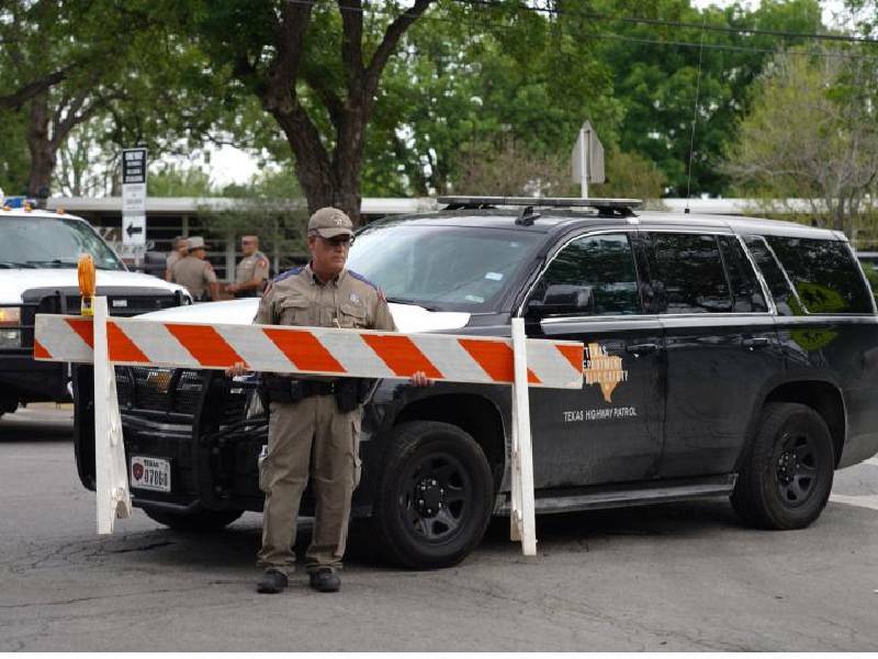 Bandera a media asta, por 21 muertos durante ataque a primaria de Texas
