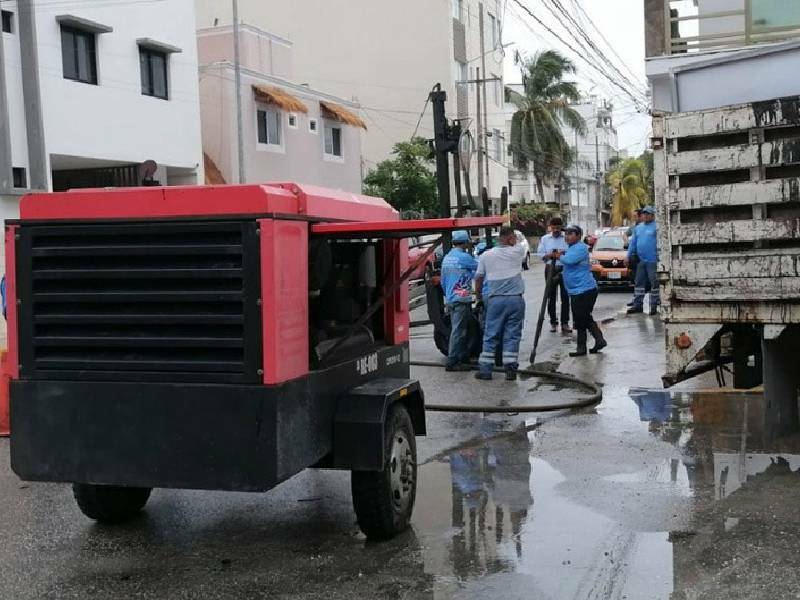 Desazolvan pozos de absorción en Solidaridad ante la temporada de lluvias