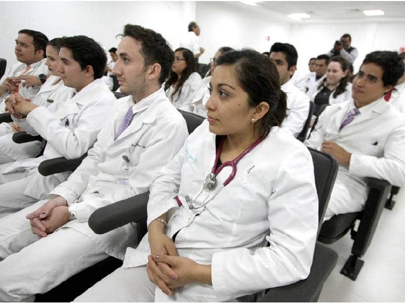 Falta de documentos frena contrataciones de médicos de Q. Roo