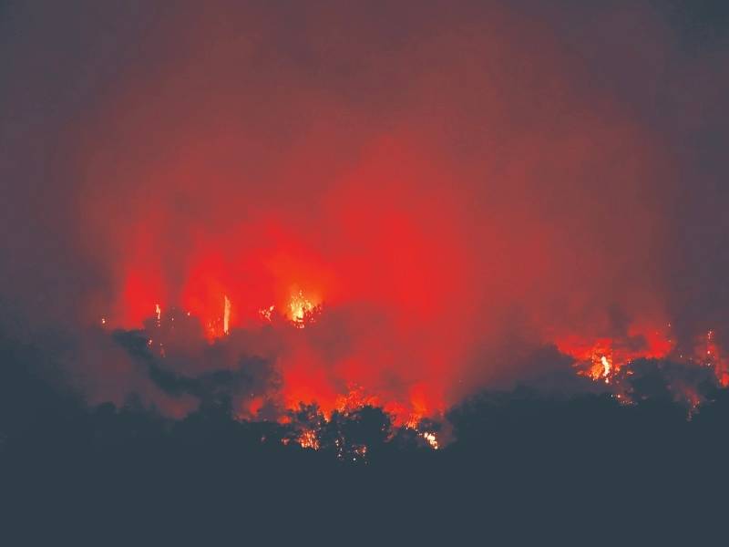 Ceden incendios en Europa; calor le pega ahora a Estados Unidos