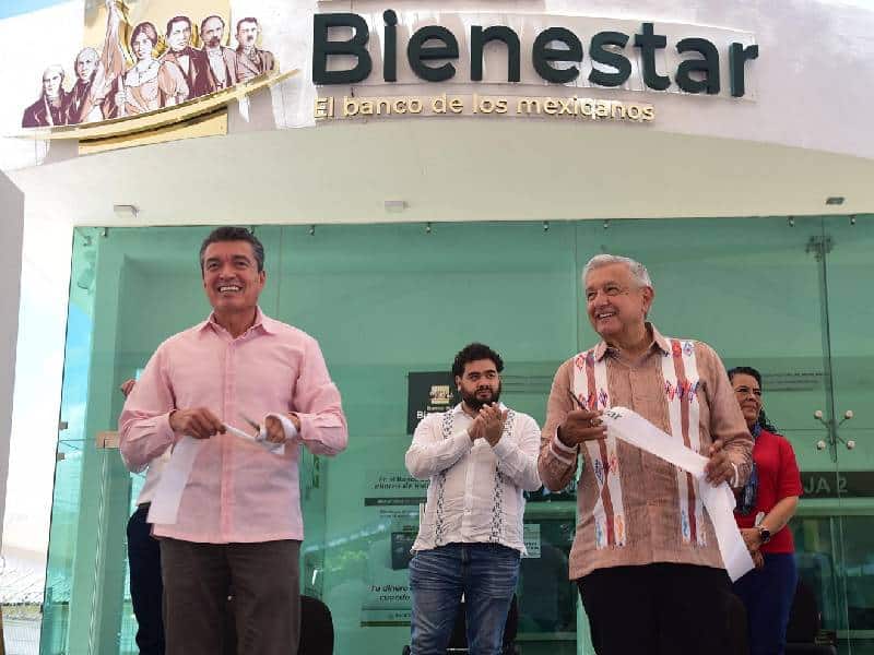 Ofrece AMLO Universidad Benito Juárez en Villa Corzo