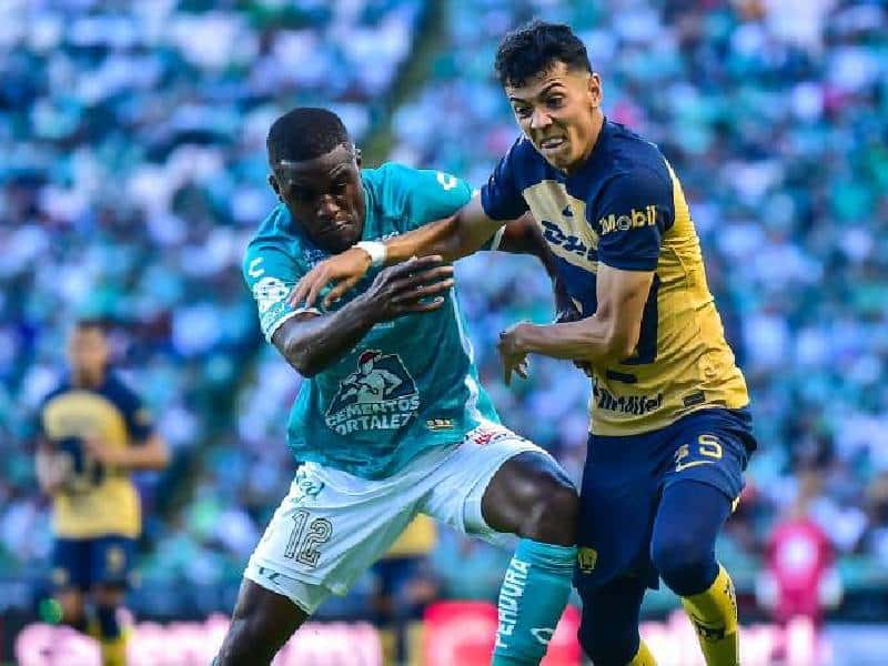 ¡Feria de goles! Con 10 jugadores, León viene de atrás y le empata 3-3 a Pumas