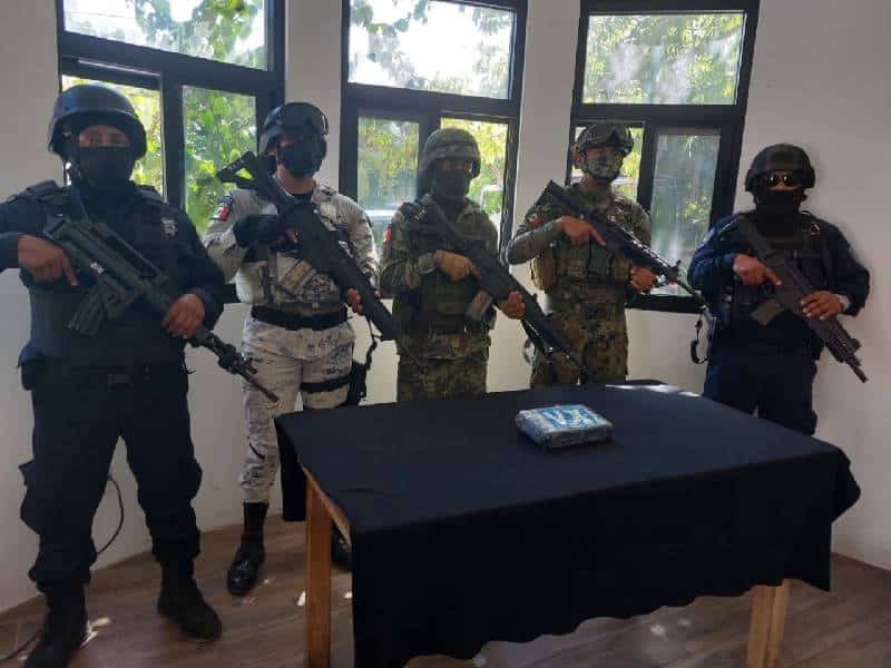 Aseguran sospechoso paquete con estupefacientes en playas de Akumal