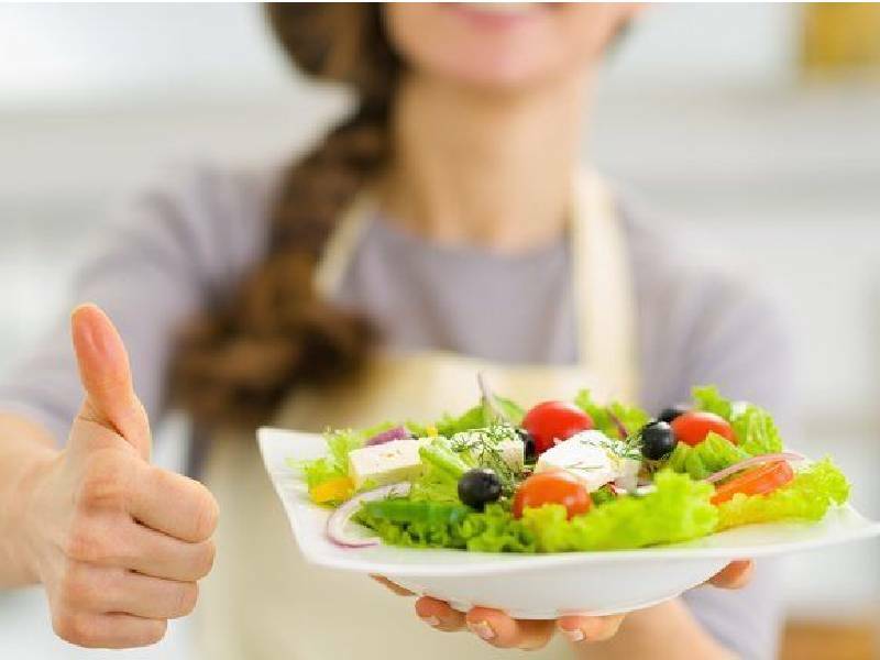 Adoptan más jóvenes una alimentación sana