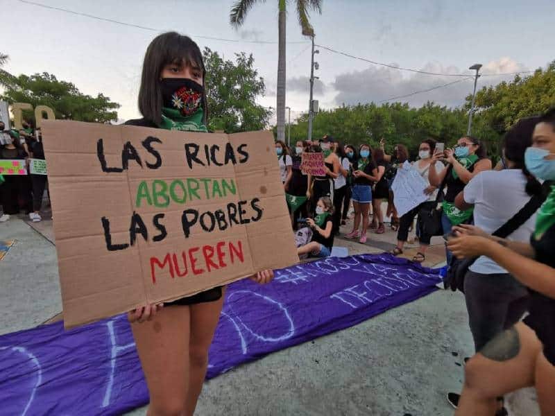 Presentanamparos colectivos contra criminalización del aborto