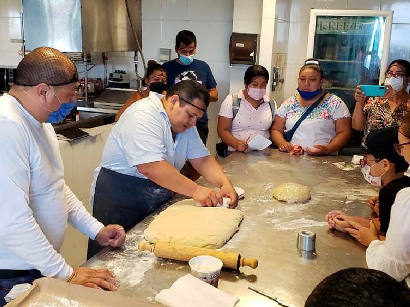 Buena respuesta a un taller impartido por un maestro pastelero