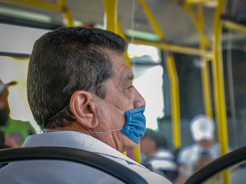 Obligan en playa a usuarios y conductortes portar cubrebocas 