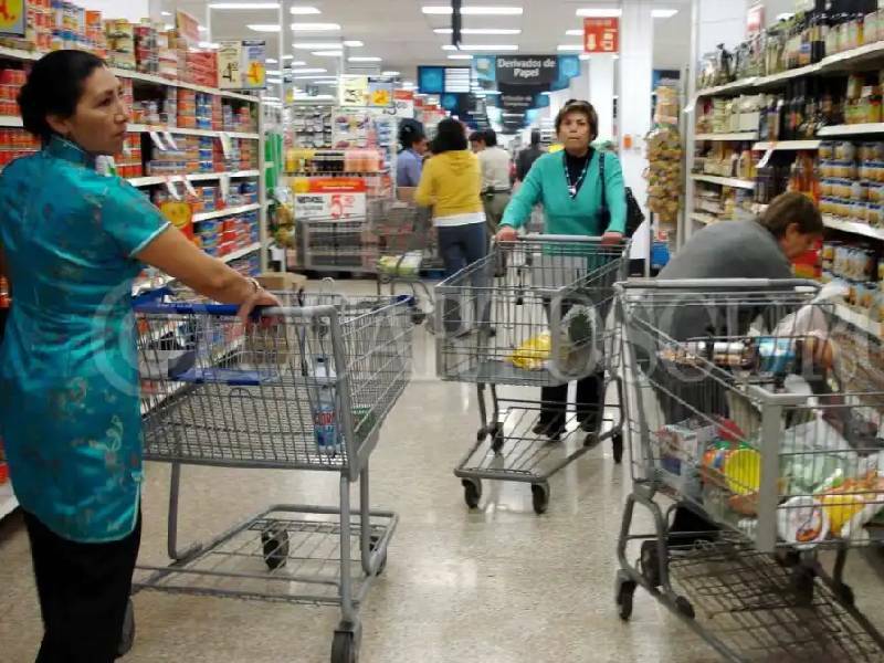 Retrocede confianza al consumidor en junio