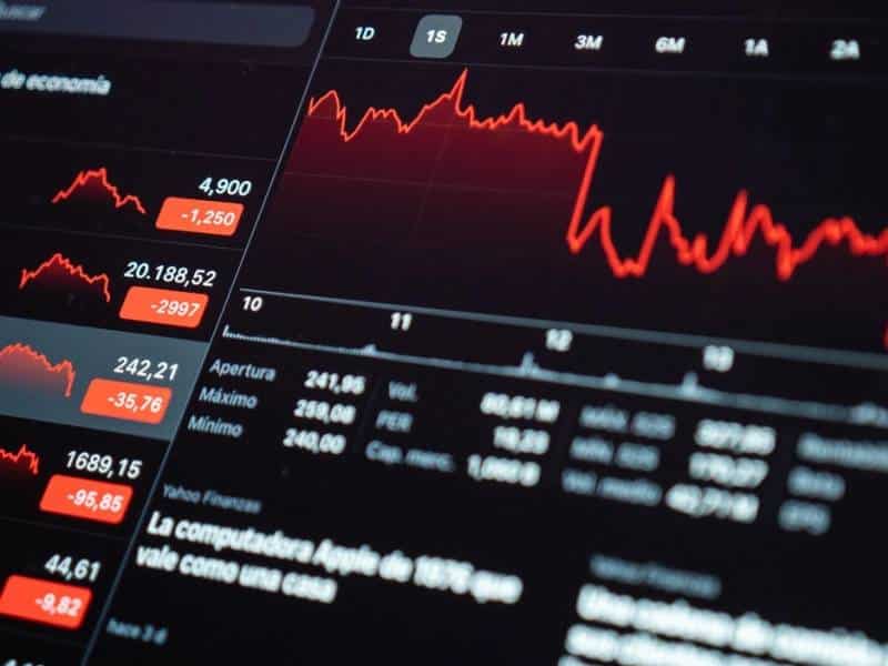 Miedo a posible recesión derrumba mercados y al euro