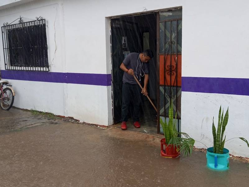Lluvias inundan calles de Kantunilkín