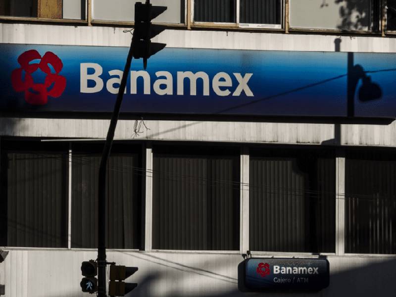 Pide AMLO que no se despida a ningún trabajador de Banamex