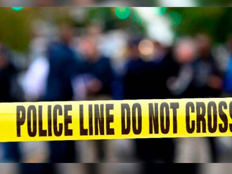 Hombre armado desata balacera desde su ventana; termina herido