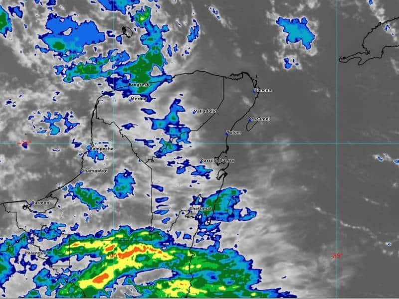Lluvias aisladas con descargas eléctricas en Quintana Roo