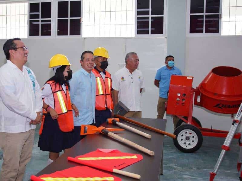 Entregan obras de infraestrucutra educativa a los benitojuarences