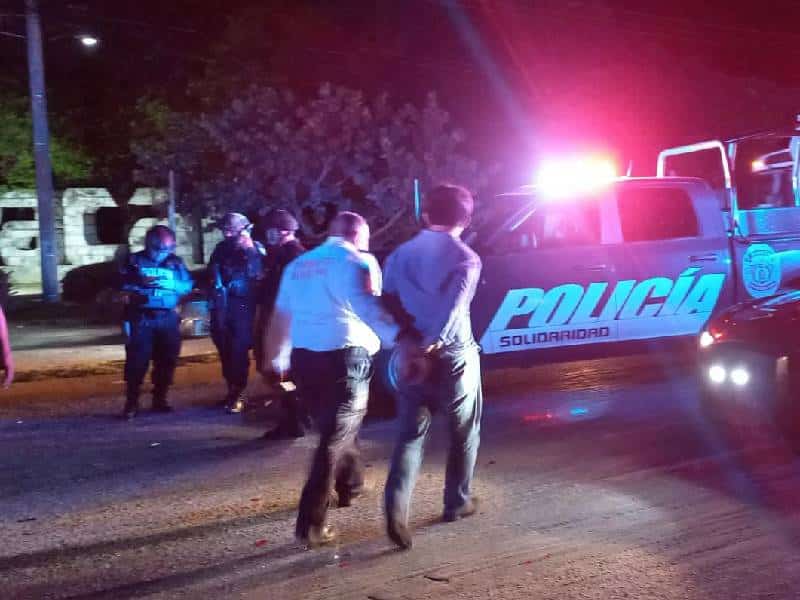 Choca contra peritos de la FGE, huía de la Policía Municipal