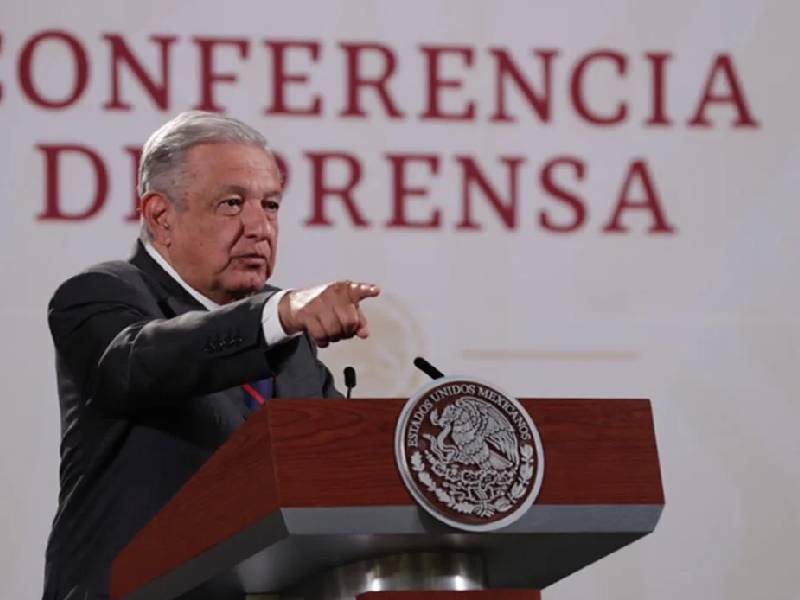 AMLO propone reconstuir terminal 2 del AICM