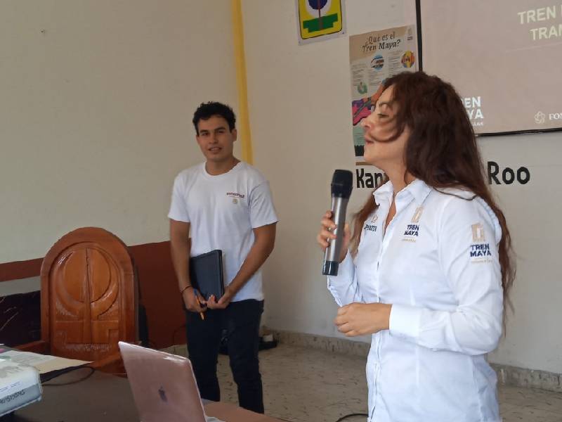 Habitantes de Lázaro Cárdenas desairan foro sobre el Tren Maya en Kantunilkín