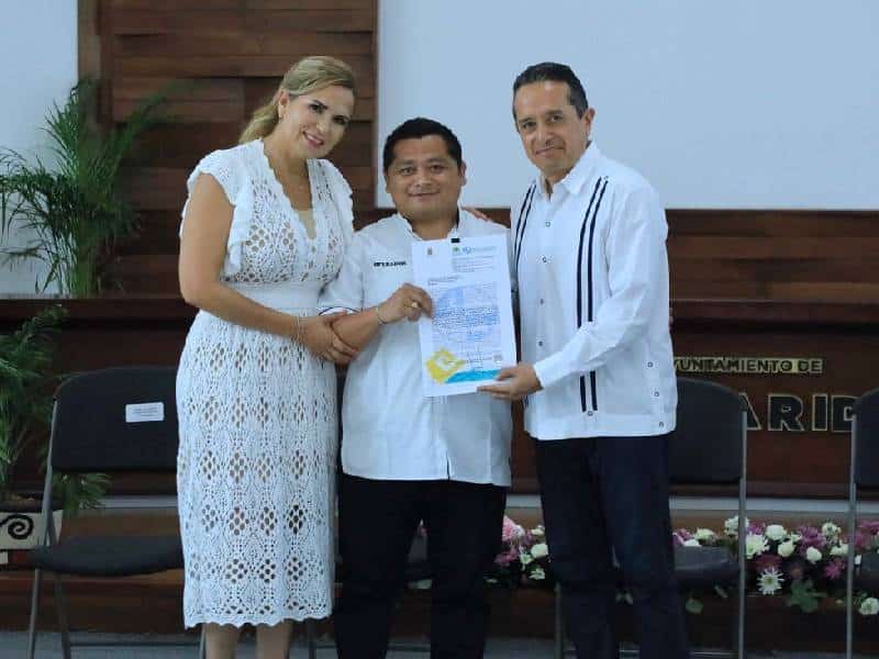 Dan certeza a taxistas con entrega de concesiones CAFECUDE