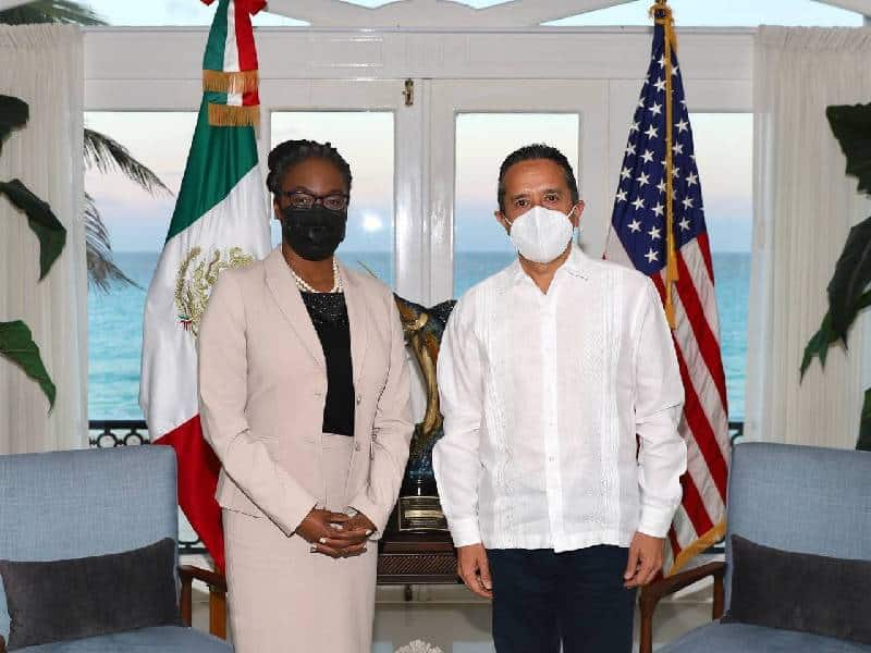 Empresarios y la cónsul de EU se reúnen